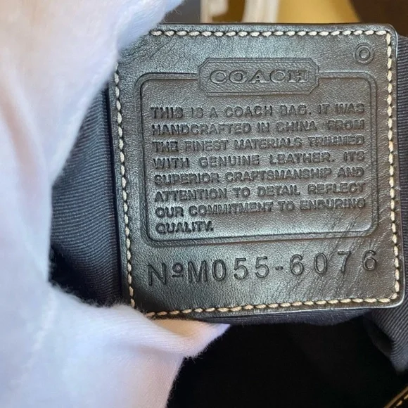 Vintage Coach Black Signature Canvas Shoulder Bag with Wristlet EUC - Picture 12 of 16